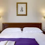 Cattani Stuart Xvii Secolo 4*