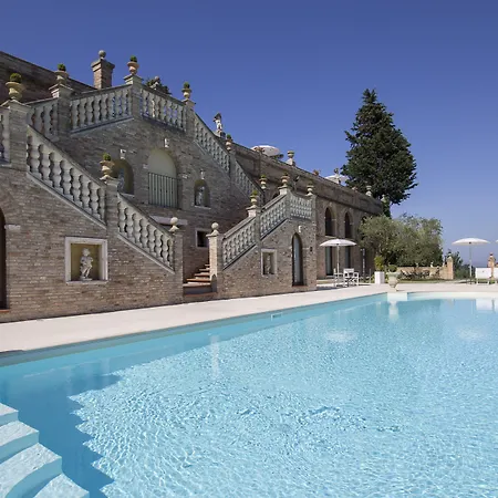 Cattani Stuart Xvii Secolo فندق بيزارو